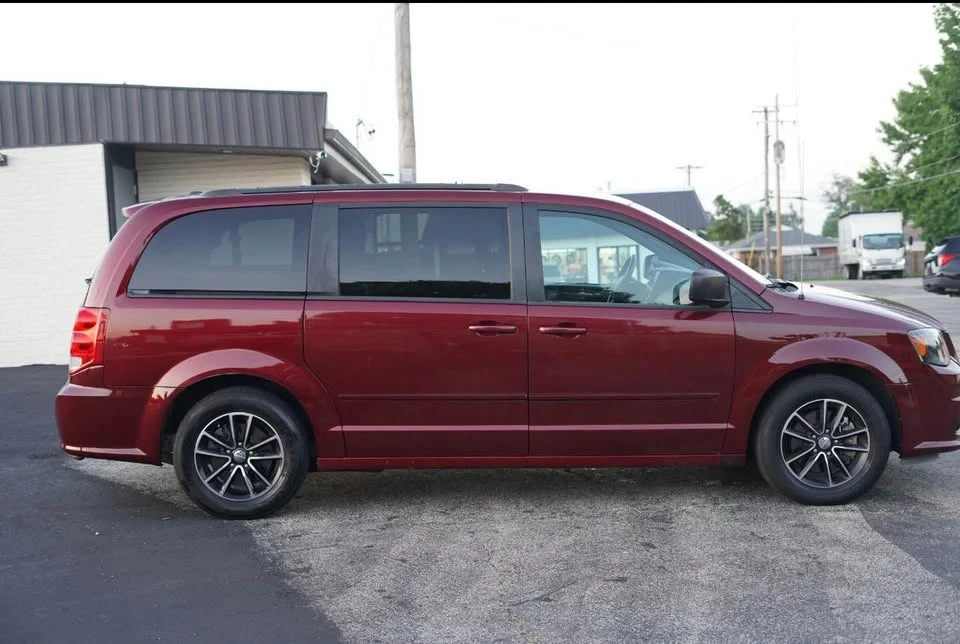 2017 Dodge Caravan - Image 8 of 15