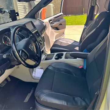 2017 Dodge Caravan Passenger SXT Minivan 4D