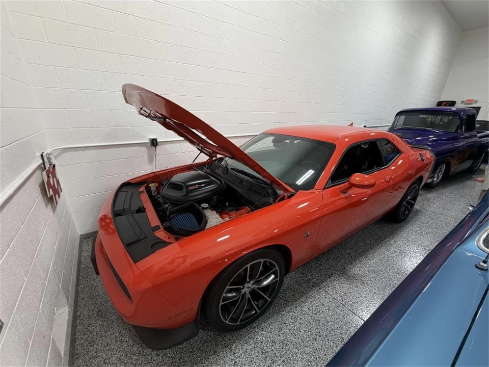 2017 Dodge Challenger 3rd Gen - Image 9 of 16