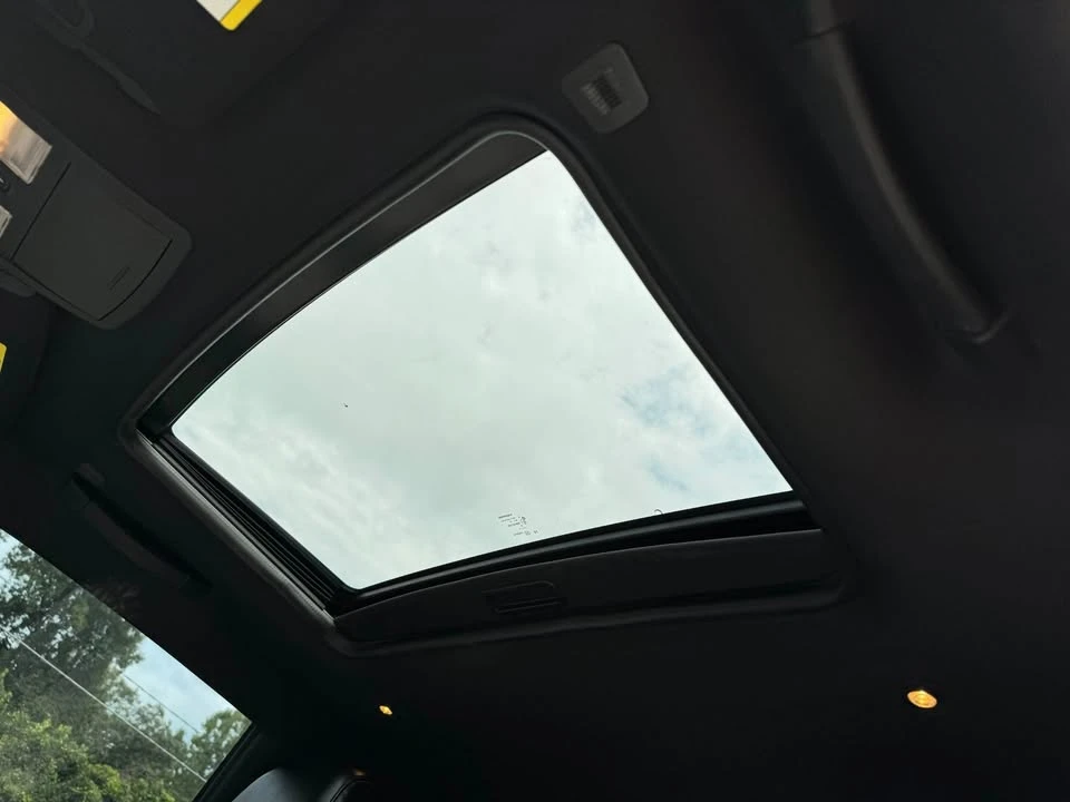 2017 Dodge Challenger 3rd Gen - Image 5 of 16