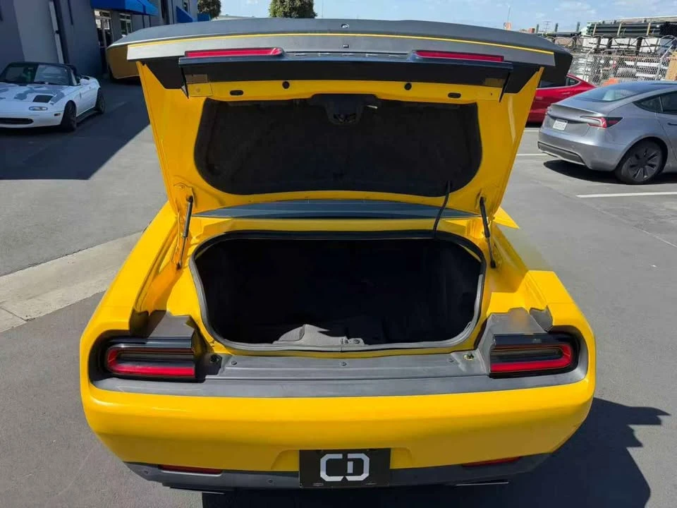 2017 Dodge Challenger 3rd Gen - Image 9 of 10