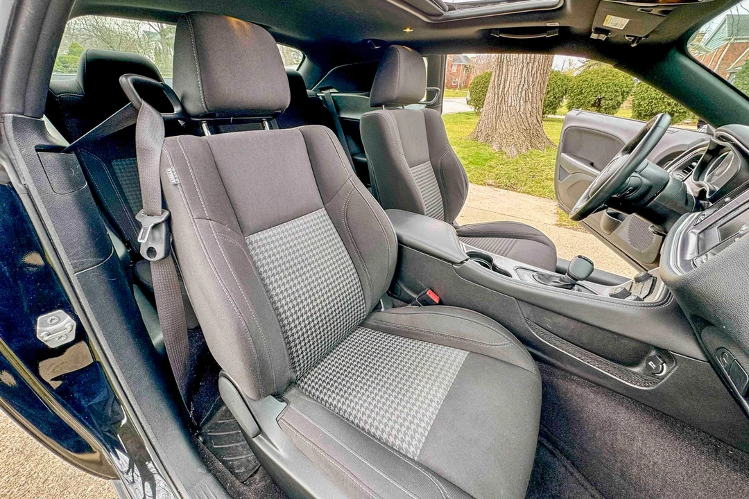 2017 Dodge Challenger 3rd Gen - Image 29 of 31
