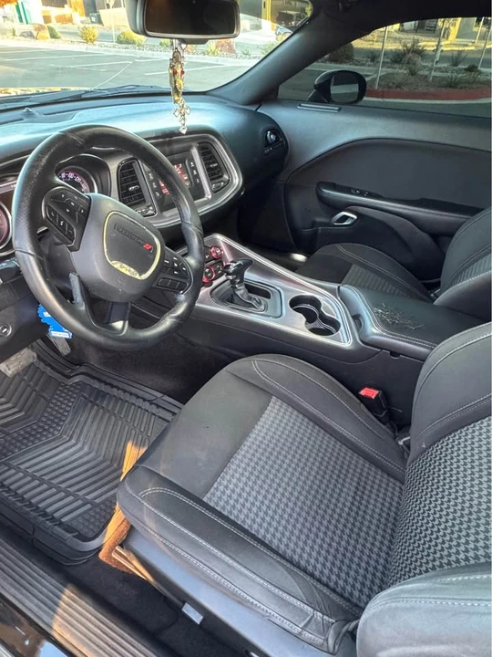 2017 Dodge Challenger 3rd Gen - Image 6 of 8
