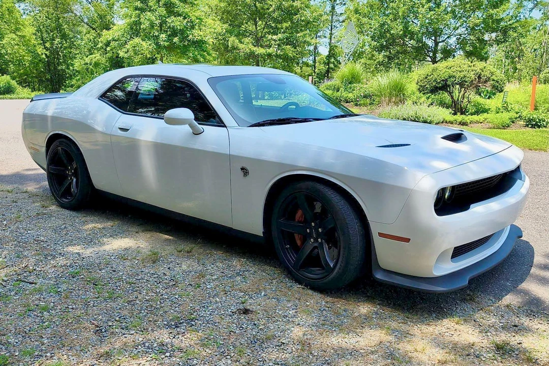 2017 Dodge Challenger SRT Hellcat 3rd Gen - Image 13 of 31