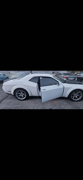 2017 Dodge Challenger SRT Hellcat 3rd Gen - Image 4 of 5
