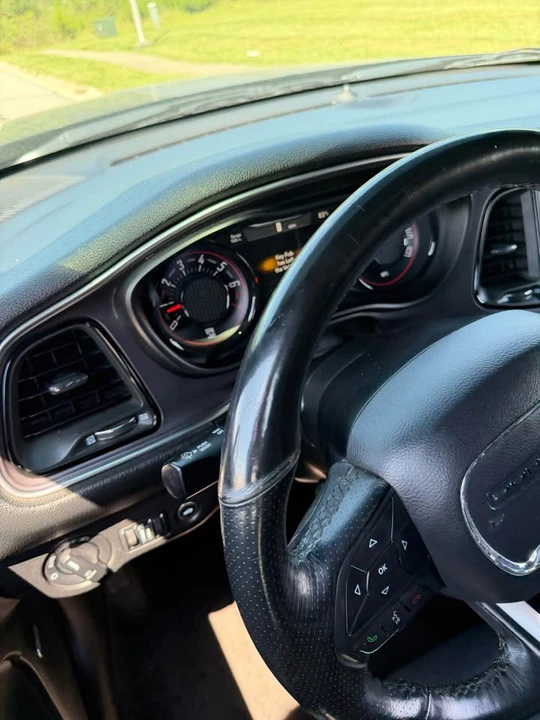 2017 Dodge Challenger 3rd Gen - Image 5 of 8
