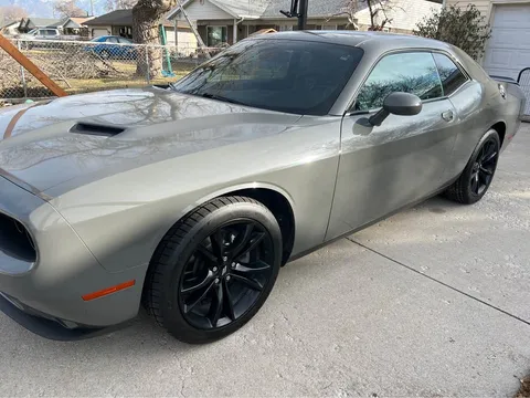 2017 Dodge Challenger SXT Plus