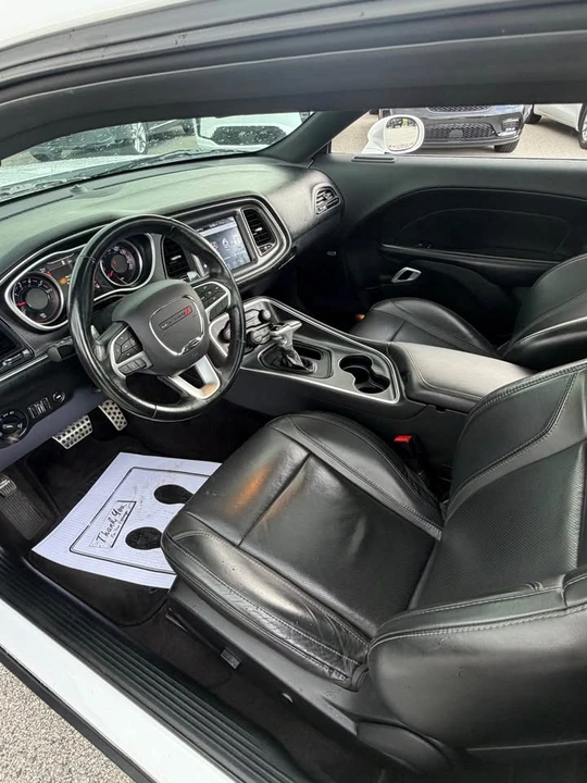 2017 Dodge Challenger 3rd Gen - Image 5 of 8