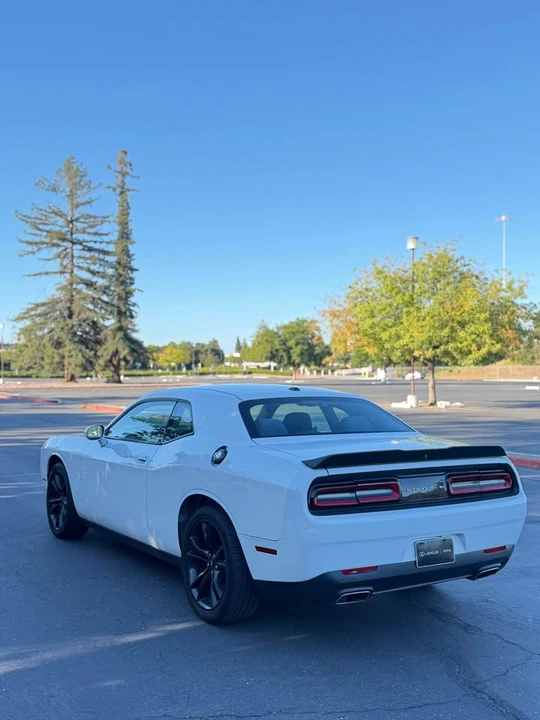 2017 Dodge Challenger 3rd Gen - Image 6 of 12