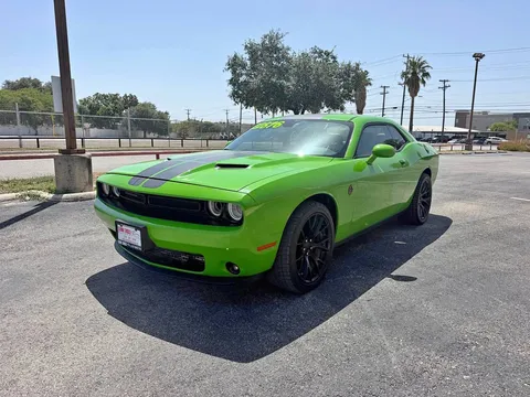 2017 Dodge Challenger SXT Plus