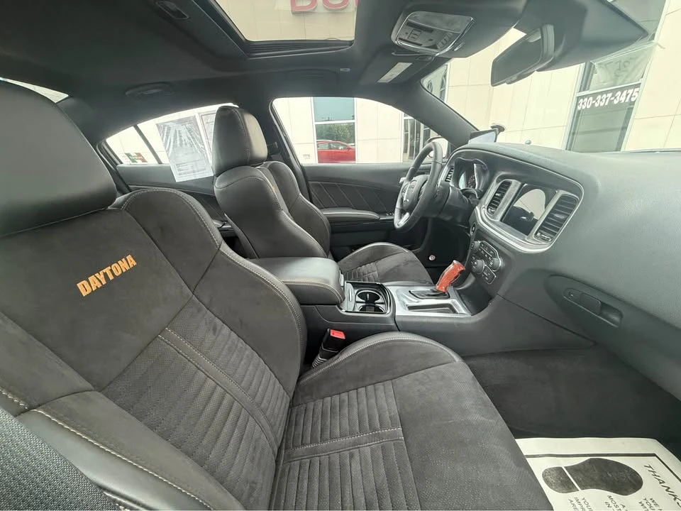 2017 Dodge Charger SRT & 392 7th Gen - Image 9 of 10