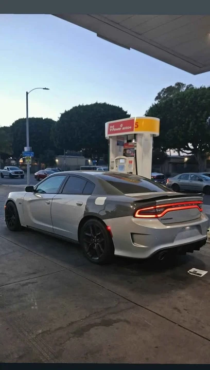 2017 Dodge Charger SRT & 392 7th Gen - Image 8 of 10