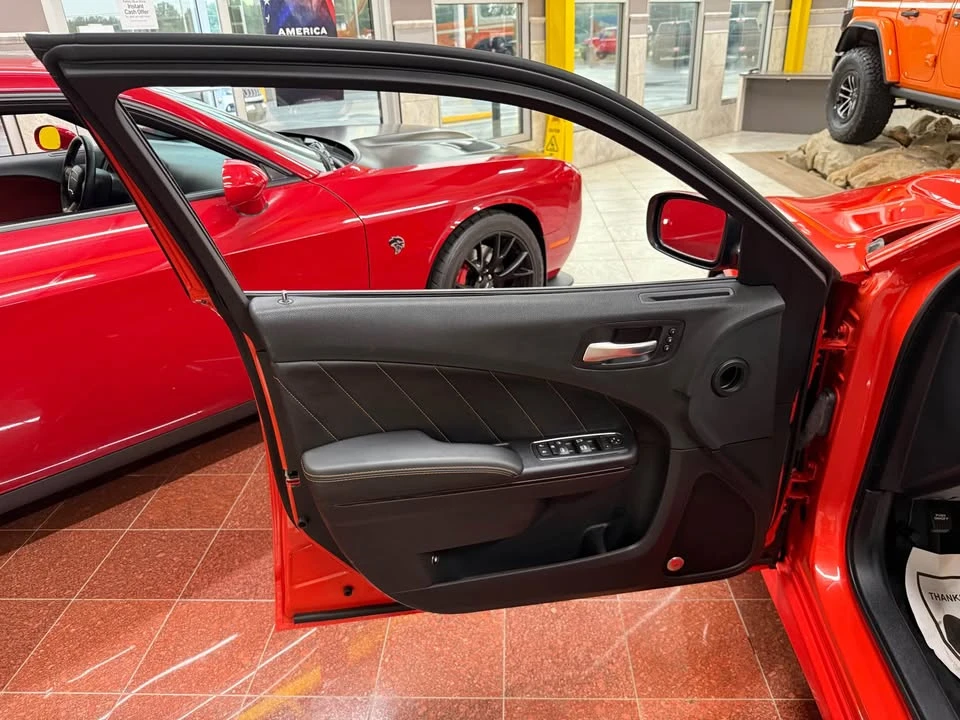 2017 Dodge Charger SRT & 392 7th Gen - Image 4 of 15