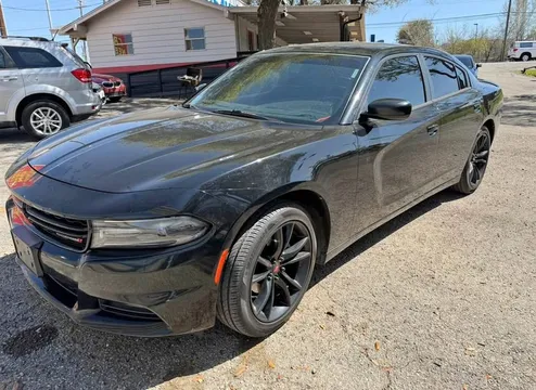 2017 Dodge Charger · SE Sedan 4D
