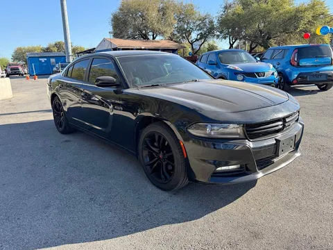 2017 Dodge Charger SE Sedan 4D