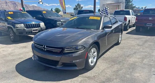 2017 Dodge Charger SE Sedan 4D