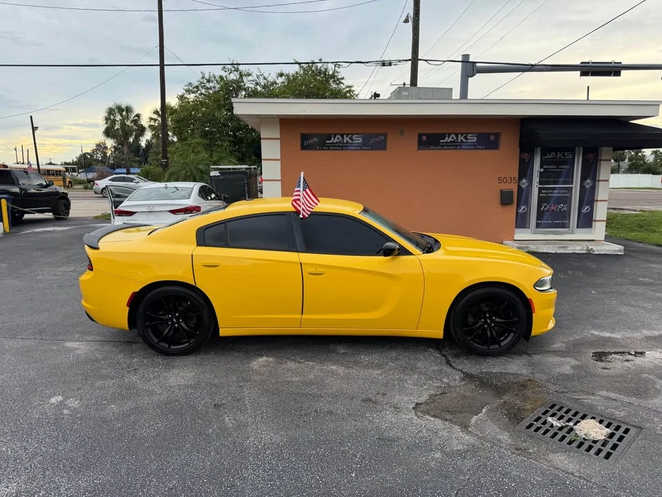 2017 Dodge Charger 7th Gen - Image 9 of 15