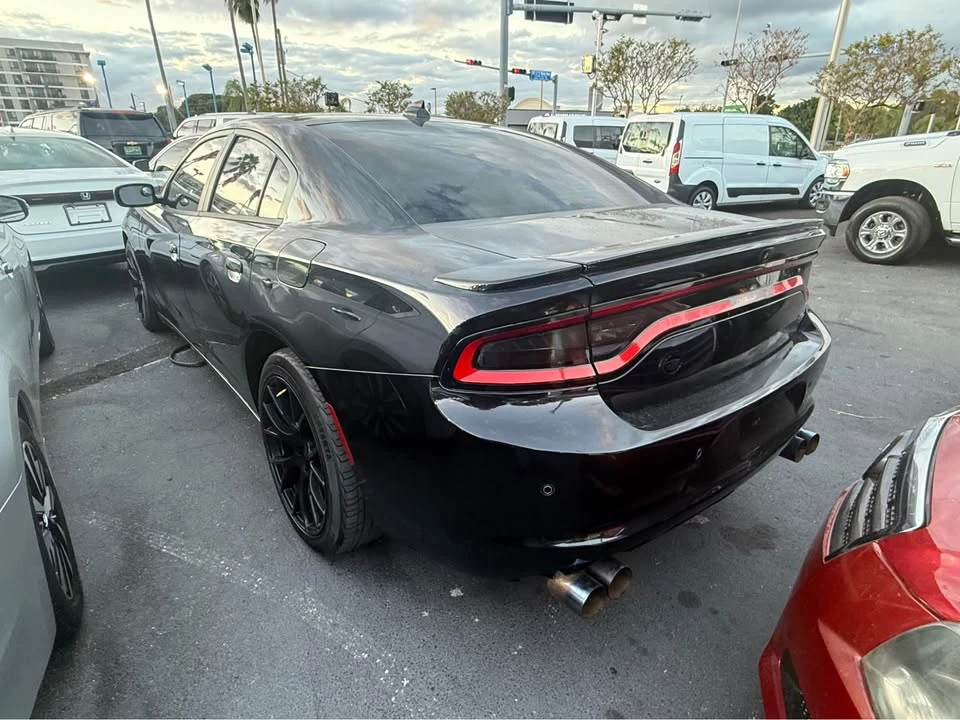 2017 Dodge Charger SRT & 392 7th Gen - Image 4 of 5