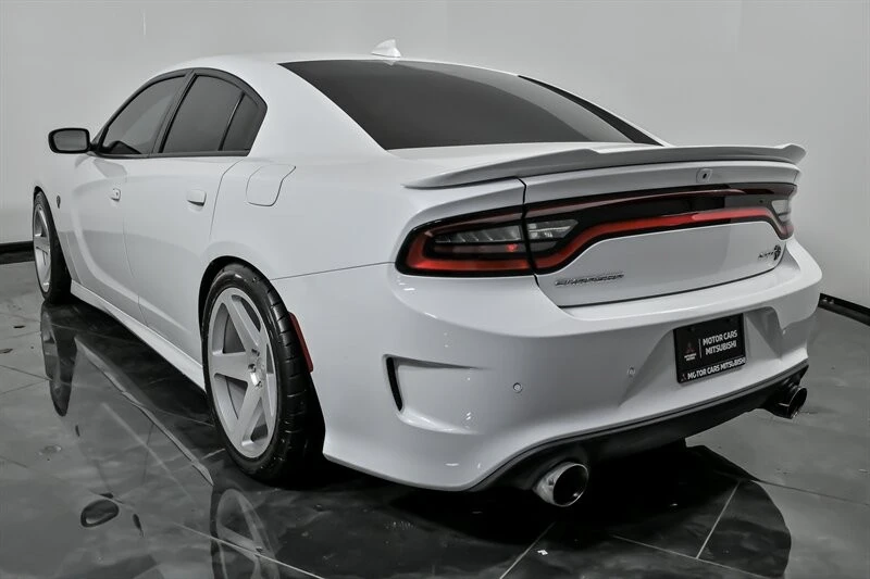 2017 Dodge Charger SRT Hellcat 7th Gen - Image 9 of 12