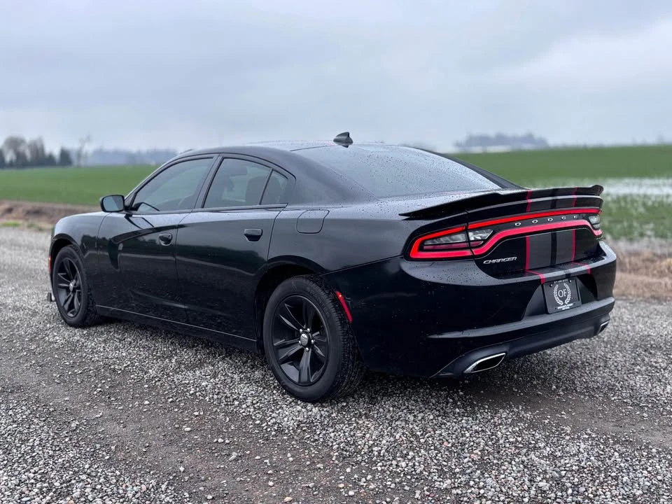 2017 Dodge Charger - Image 5 of 17