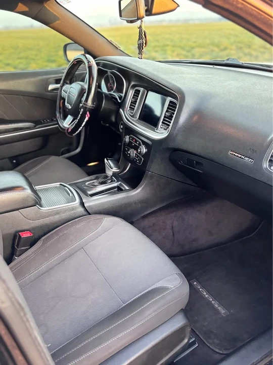 2017 Dodge Charger - Image 14 of 17