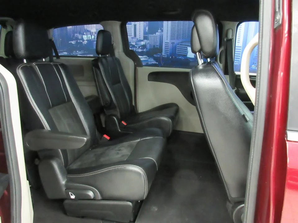2017 Dodge Caravan - Image 8 of 20