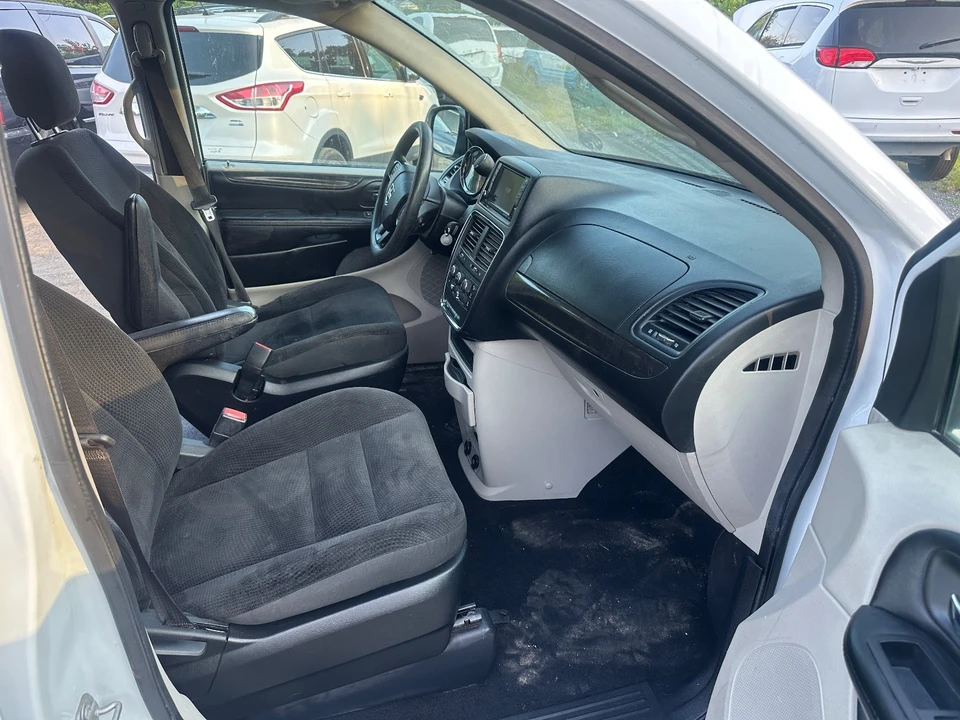 2017 Dodge Caravan - Image 13 of 14