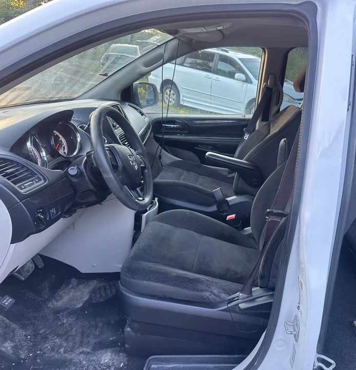 2017 Dodge Caravan - Image 10 of 14