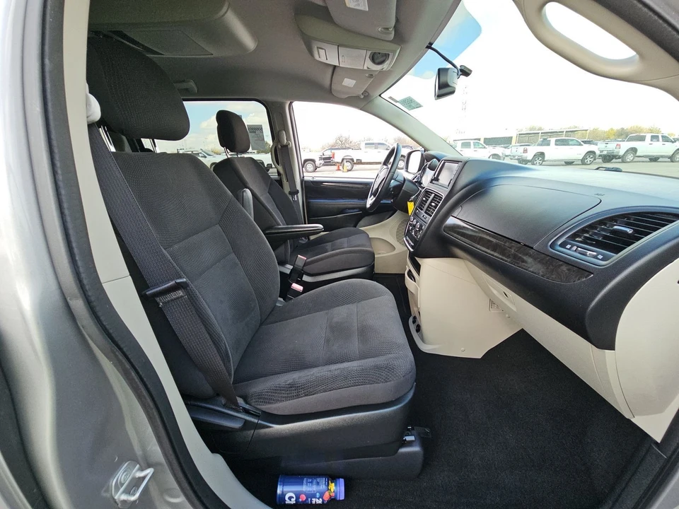 2017 Dodge Caravan - Image 6 of 9