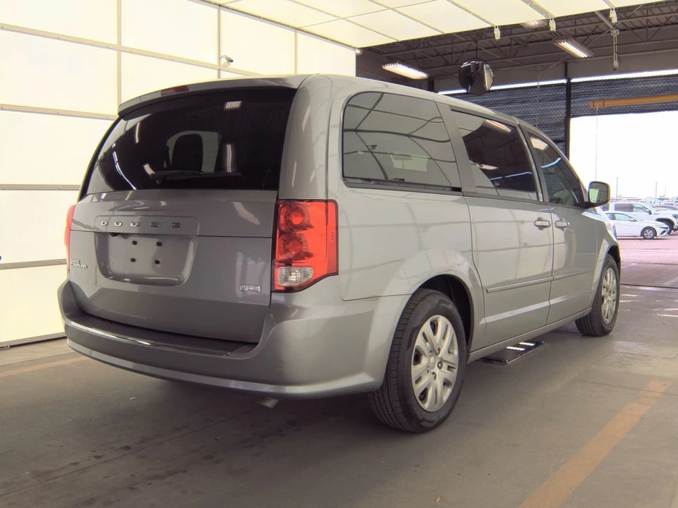 2017 Dodge Caravan - Image 4 of 9