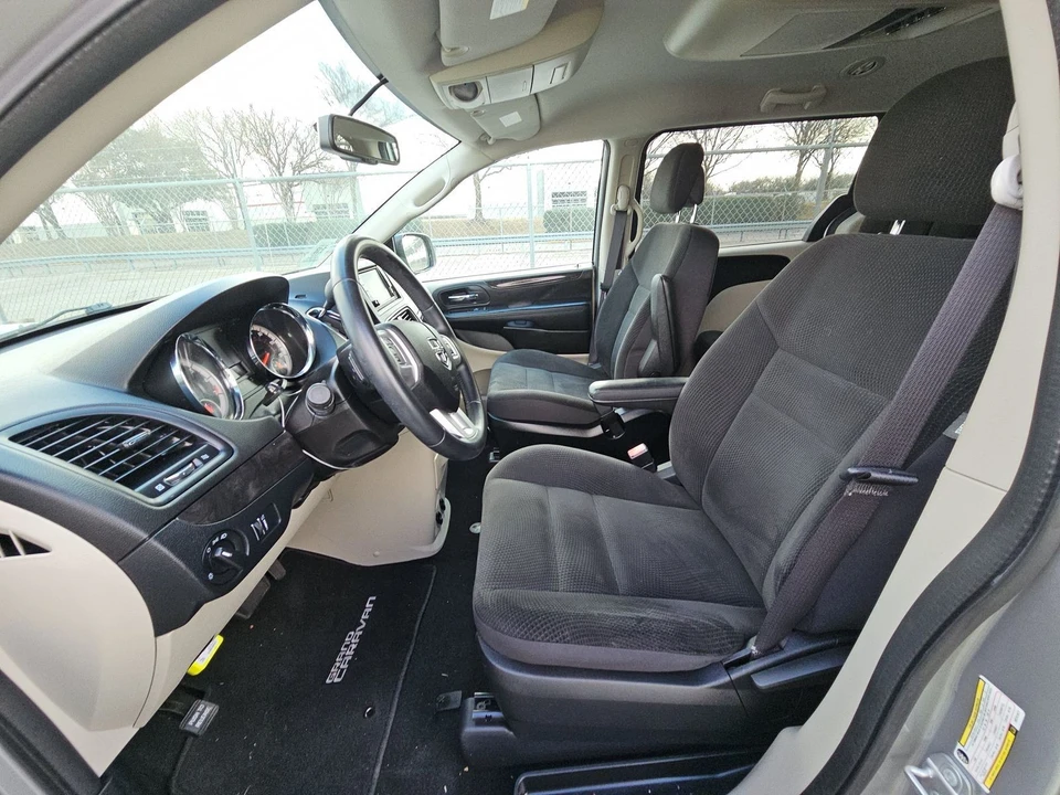 2017 Dodge Caravan - Image 5 of 9