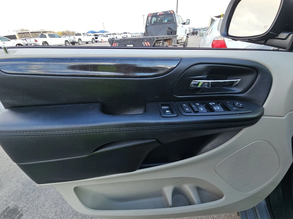 2017 Dodge Caravan - Image 7 of 9