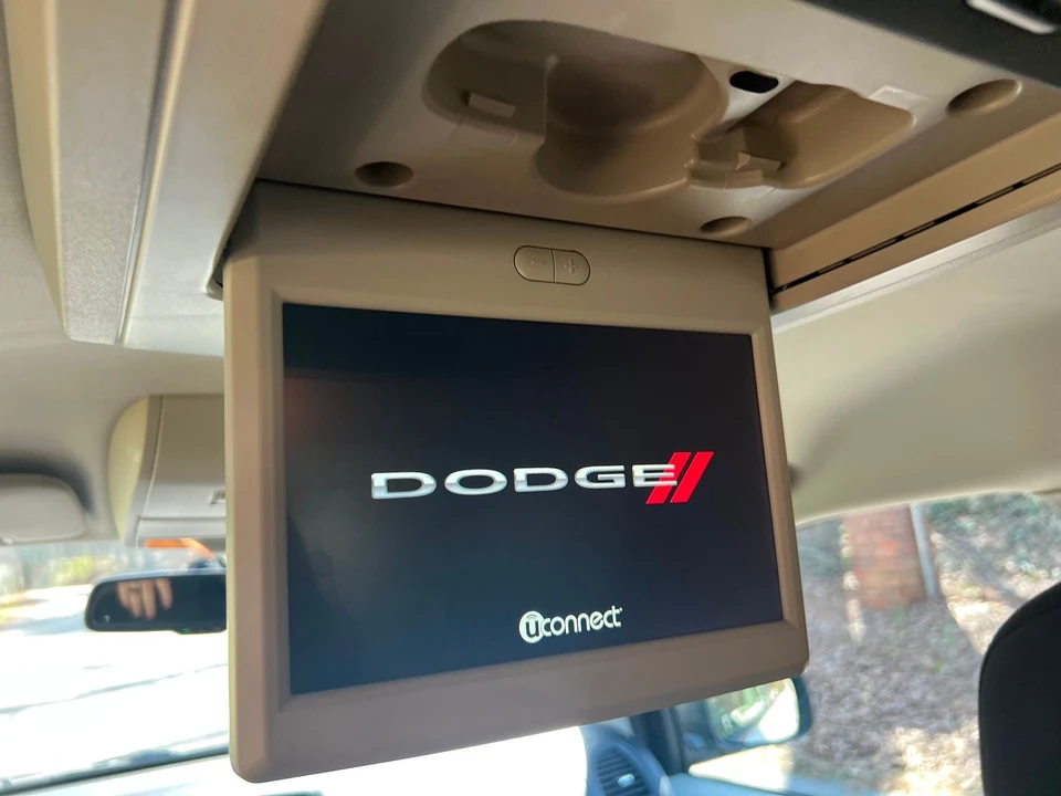 2017 Dodge Caravan - Image 11 of 12