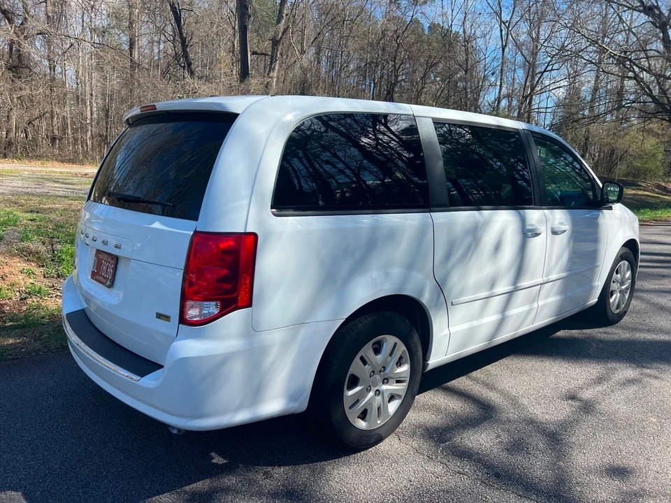 2017 Dodge Caravan - Image 5 of 12