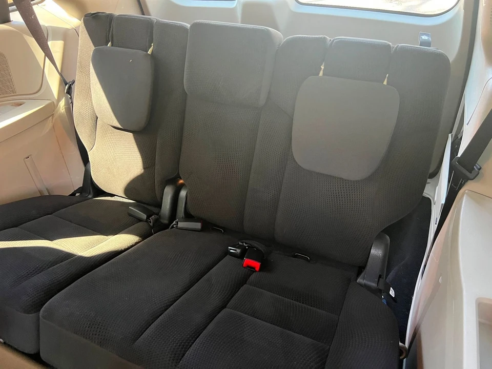 2017 Dodge Caravan - Image 9 of 12