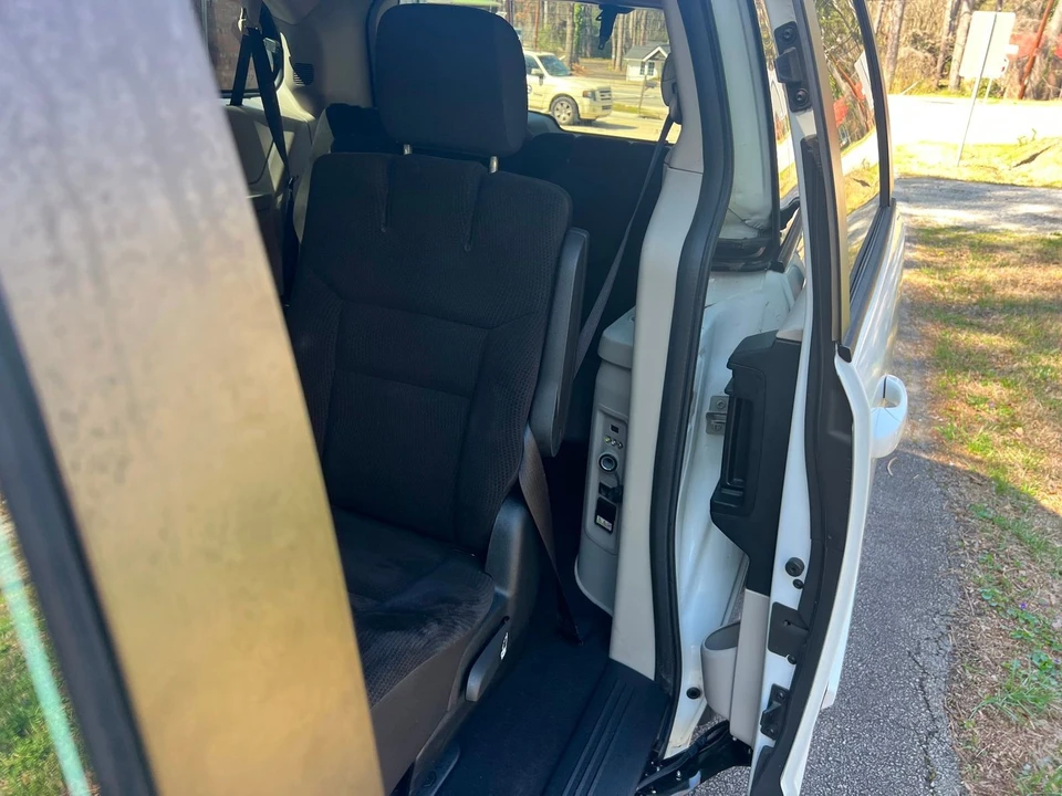 2017 Dodge Caravan - Image 10 of 12