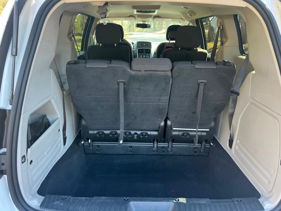2017 Dodge Caravan - Image 8 of 12