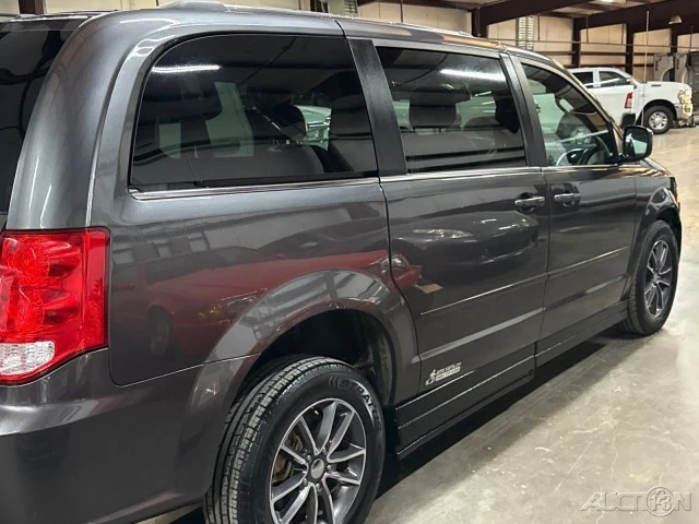 2017 Dodge Caravan - Image 5 of 21