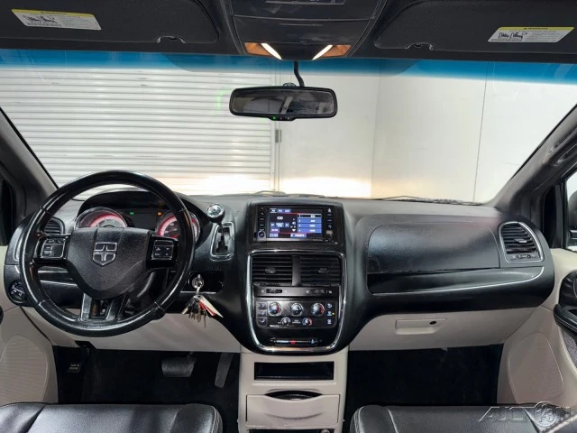 2017 Dodge Caravan - Image 16 of 21