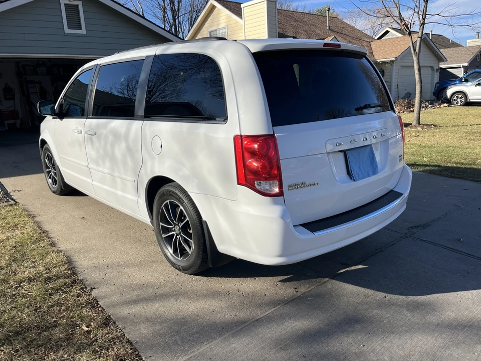 2017 Dodge Caravan - Image 2 of 14