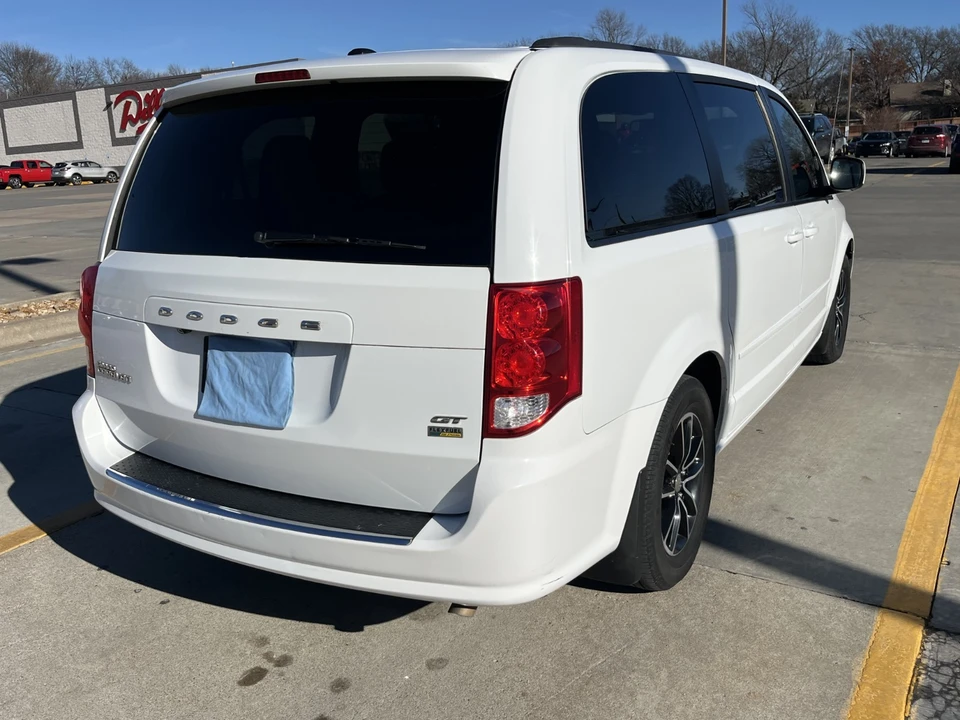 2017 Dodge Caravan - Image 9 of 14