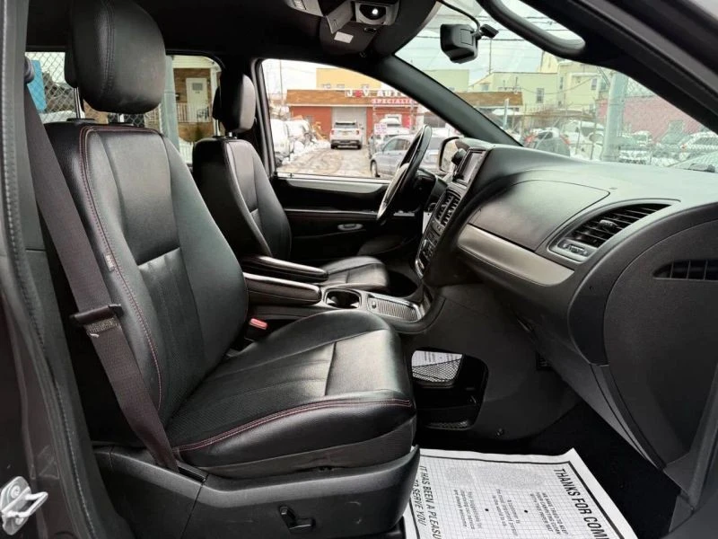 2017 Dodge Caravan - Image 11 of 12