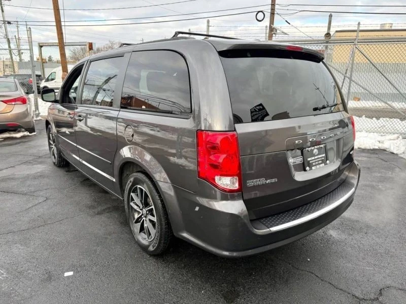 2017 Dodge Caravan - Image 4 of 12