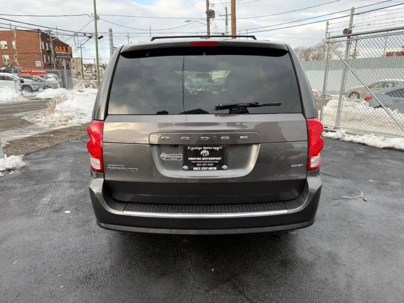 2017 Dodge Caravan - Image 5 of 12