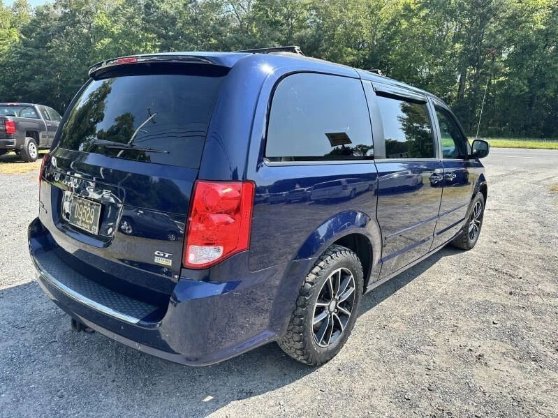 2017 Dodge Caravan - Image 8 of 21