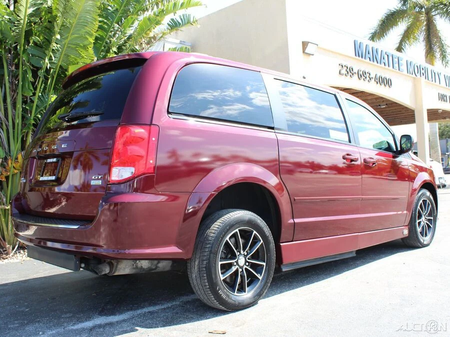 2017 Dodge Caravan - Image 5 of 12