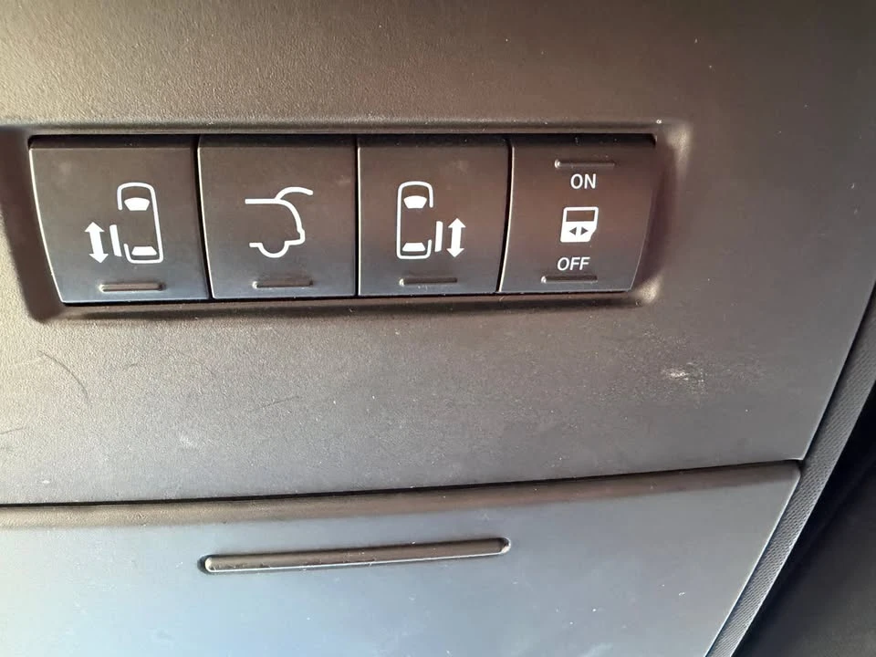 2017 Dodge Caravan - Image 18 of 20