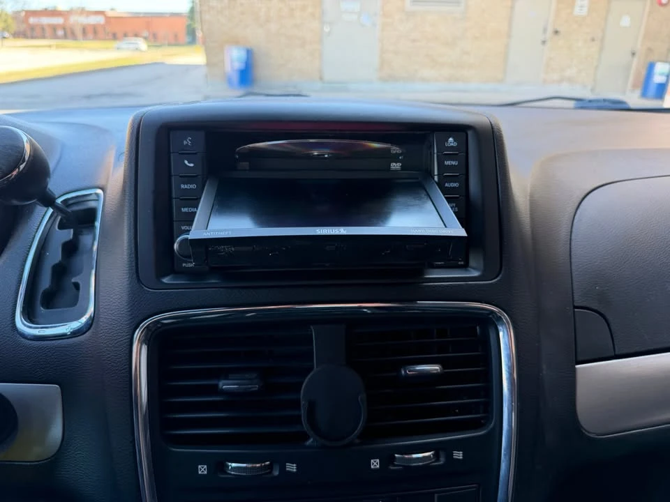2017 Dodge Caravan - Image 11 of 20