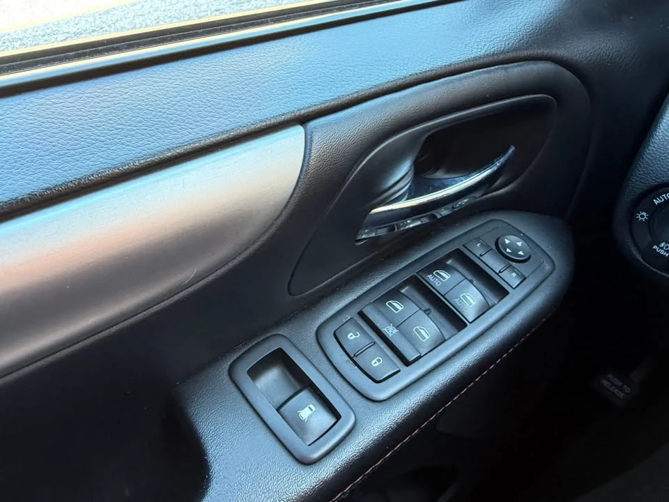 2017 Dodge Caravan - Image 19 of 20