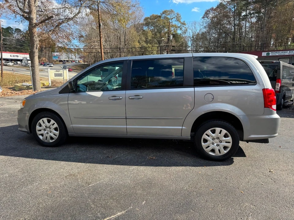 2017 Dodge Caravan - Image 6 of 12